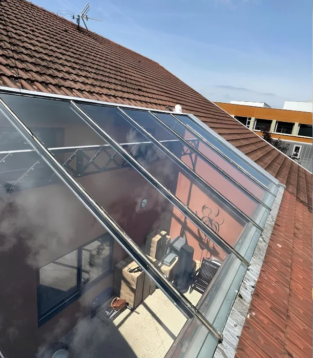 Nettoyage d'une verrière et entretien d'une toiture en tuiles par cordiste à Montpellier